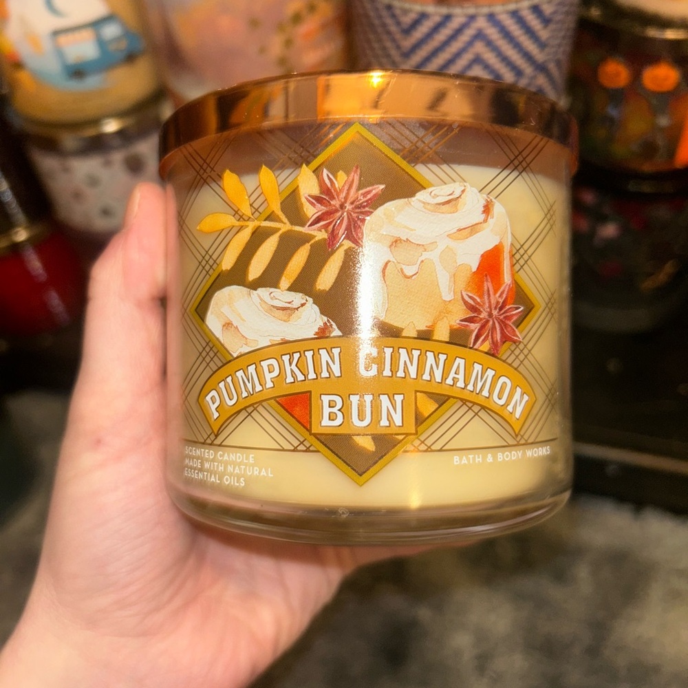 Bath and Body Works Pumpkin Cinnamon Buns 3 Wick rare